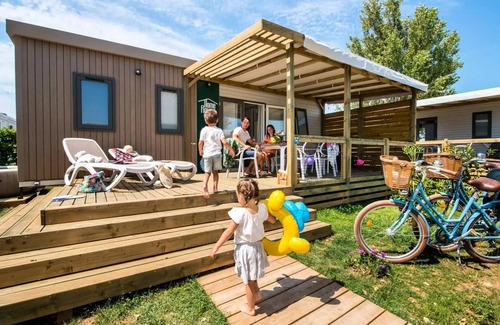 Loix House | Flower Camping Les Ilates * - Homeflower PREMIUM 30.5m2 (3 bedrooms) + CLIM + semi-covered terrace + TV + sheets + towels 6 people