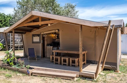 Loix House | Flower Camping Les Ilates * - Ecolodge Cotton canvas COMFORT 35m² (3 bedrooms) - including 11m² covered terrace + TV for 6 people