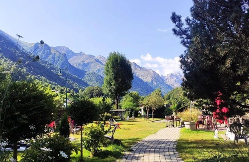 Arras-en-Lavedan House | Flower Camping Pyrénées Natura * - Mobilhome Comfort COSY 23m2 - 2 bedrooms - semi-covered terrace 17m2 + BBQ - s/a 4 people