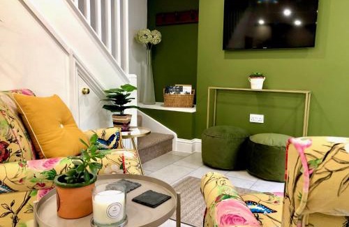 Ludwel House | Flower Cottage by Ludlow Castle with Onsite Parking