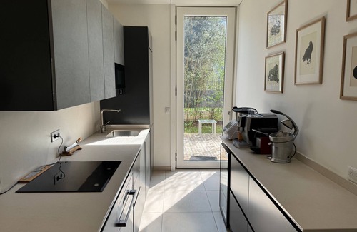 15th Arrondissement Apartment | Flower garden and terrace in Paris 15. Peace and quiet in a haven of greenery. Parking