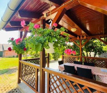 Tiszafured Apartment | Flower Tisza Vendégház