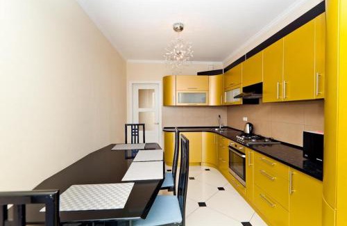Chisinau Apartment | Flowers Apartments - Large and Spacious