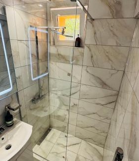 Hunedoara Apartment | Flowers
