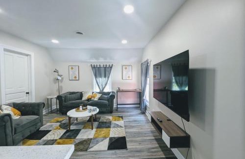 Flushing Apartment | Flushing Centennial Farmhouse