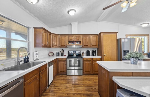 Bertram House | Flying B Ranch House on 52 acres in Betram, TX