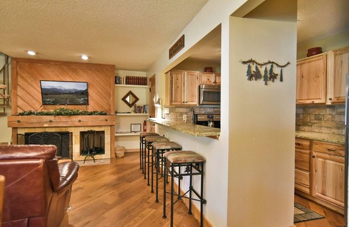 Keystone Condo | Flying Dutchman Mountainside Condo: Pool/Hot Tub