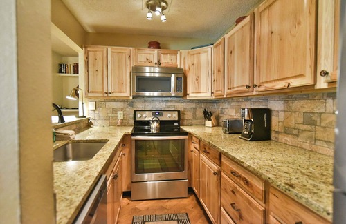 Keystone Condo | Flying Dutchman Mountainside Condo: Pool/Hot Tub