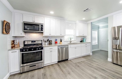 Grand Isle House | Flying Fish Lodge Mahi - Beach Access - Island Realty