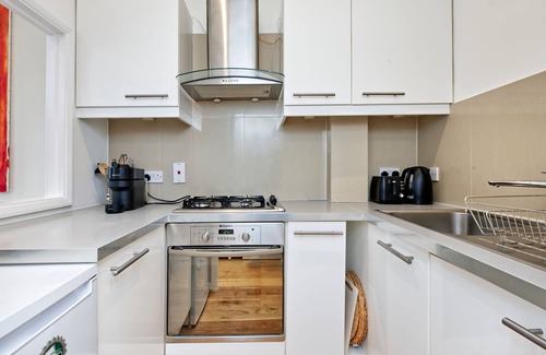Earl's Court Apartment | Flying The Flag For Earl's Court