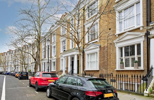 Earl's Court Apartment | Flying The Flag For Earl's Court