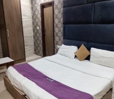 Pitampura Hotel | FM Hotels - Pitampura
