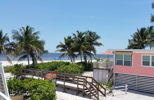 Fort Myers Beach House | FMB Beachfront Cottages, see also Coral Cottage #623589
