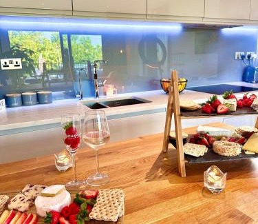 Camden Town with Primrose Hill Apartment | FMSS Urban Escape