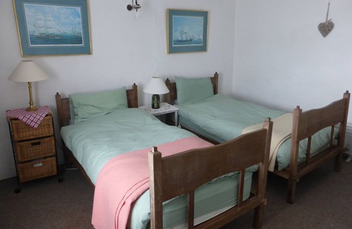 Cashel Cottage | Foden's Cottage is a family holiday home on a remote peninsula in Connemara