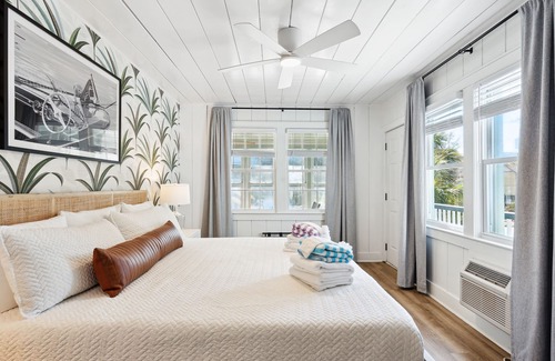 Folly Beach Hotel | Folliday Inn: The Torpedo: Room 22