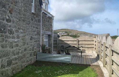 St Ives House | Folly Farm Cottage, Cosy, Secluded near to St Ives