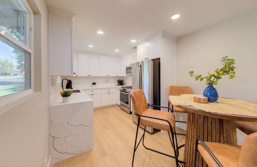 Folsom House | Folsom Old Town Escape II - King Bed, A/C, Laundry, Trails, walk to Sutter St