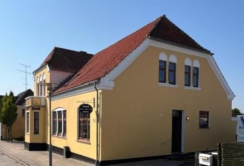 Bindslev Hotel | Folsted - Værelse 204 med eget badeværelse og fri parkering