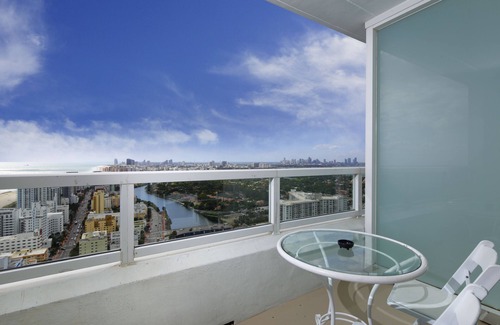 Mid Beach Apartment | Fontainbleau Hotel Tresor Ocean View Junior Suite