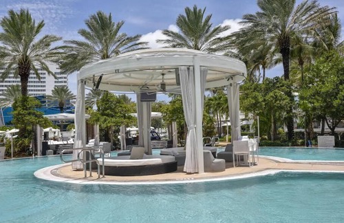 Mid Beach Apartment | Fontainbleau Hotel Tresor 29th Fl Ocean View Jr