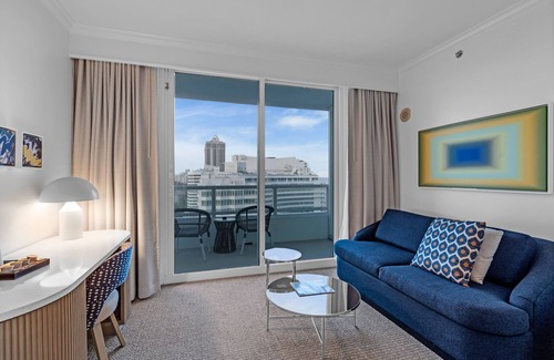 Mid Beach House | Fontainbleau Tresor Double Junior Suites