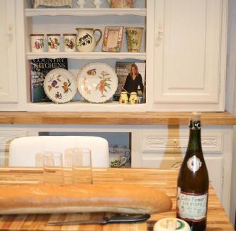 Treffrin House | Fontaine Blanche River View, Large Patio & Garden in Central Brittany with Starlink WiFi