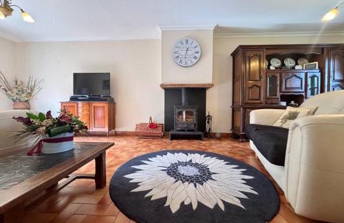 Treffrin House | Fontaine Blanche River View, Large Patio & Garden in Central Brittany with Starlink WiFi