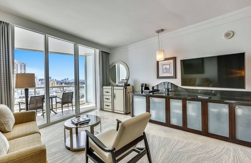 Mid Beach Apartment | Fontainebleau 16th fl Sorrento Junior Suite