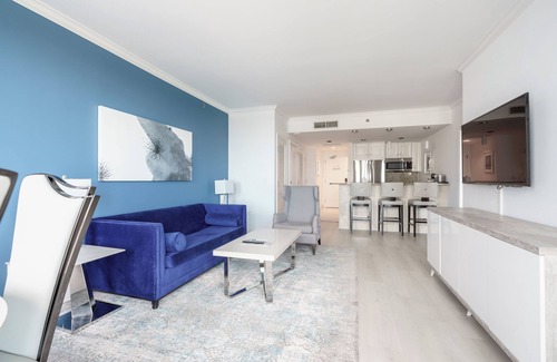 Mid Beach Apartment | Fontainebleau Hotel Tresor Ocean View 1 bedroom/2 bathroom Suite
