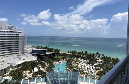 Mid Beach Apartment | Fontainebleau Hotel Tresor Ocean View 1 bedroom/2 bathroom Suite