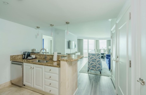 Mid Beach Apartment | FontaineBleau Hotel Oceanview 2 bedroom suite