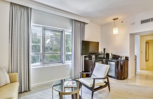 Mid Beach Apartment | Fontainebleau Hotel Large Junior Suite Free Spa Access