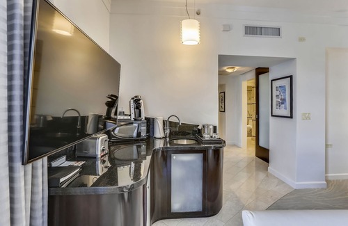 Mid Beach Apartment | Fontainebleau Hotel Large Junior Suite Free Spa Access