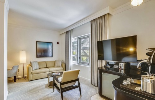 Mid Beach Apartment | Fontainebleau Hotel Large Junior Suite Free Spa Access