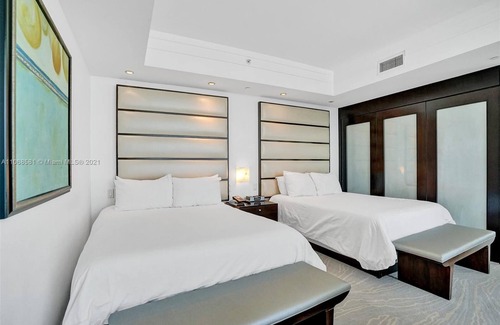 Seybold Hotel | Fontainebleau Oceanfront,2 dbl queen bed &Pull-out