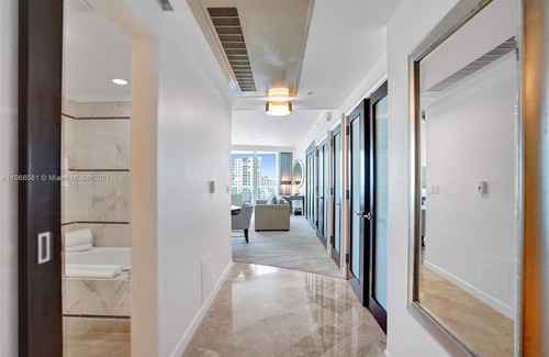 Seybold Hotel | Fontainebleau Oceanfront,2 dbl queen bed &Pull-out