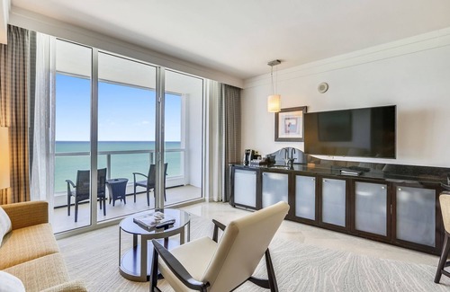 Mid Beach Condo | FONTAINEBLEAU SORRENTO OCEAN FRONT JUNIOR SUITE