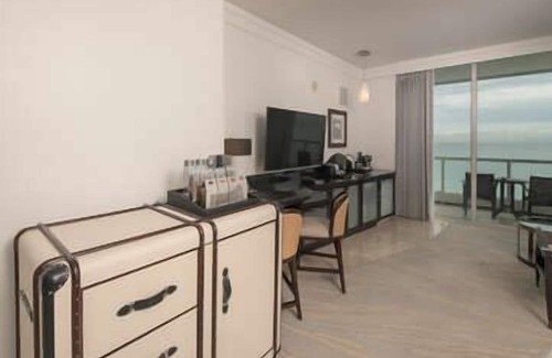 Mid Beach Apartment | Fontainebleau Sorrento 7th Floor Oceanfront Junior