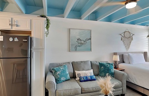 Panama City Beach Condo | Fontainebleau Terrace #332 | Gulf Front Studio + Pool