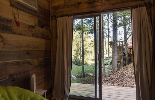 Robbinsville Cabin | Fontana Lake Cabin w/Private Dock , Fishing Pond, Huge Covered Porch & 50+ Acre