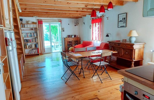 Bedoin Apartment | Foot of Mont Ventoux beautiful air-conditioned cottage with garden