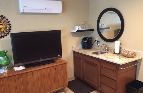 Haciendas Catalina Del Rey Apartment | Foothills Studio Suite, Convenient, recently Remodeled