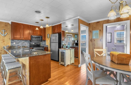 Long Beach House | Footprints In The Sand: 3 Bedroom with unobstructed ocean views