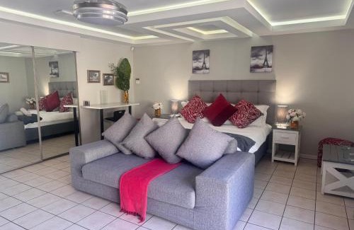 Lanseria House | Footprints Self Catering Indoor Heated Pool and Fireplaces