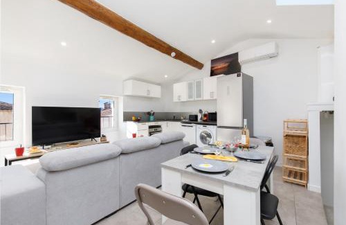 Saint-Paul-en-Foret Apartment | Forêt Royale YourHostHelper