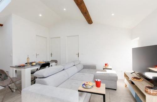 Saint-Paul-en-Foret Apartment | Forêt Royale YourHostHelper