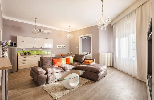 Erzsebetvaros Apartment | For 2 Couples or a Family in the Heart of Budapest!