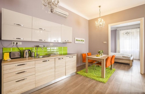 Erzsebetvaros Apartment | For 2 Couples or a Family in the Heart of Budapest!