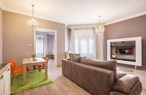 Erzsebetvaros Apartment | For 2 Couples or a Family in the Heart of Budapest!